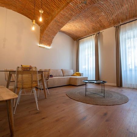 Apollo Brasovul Istoric Appartement Buitenkant foto